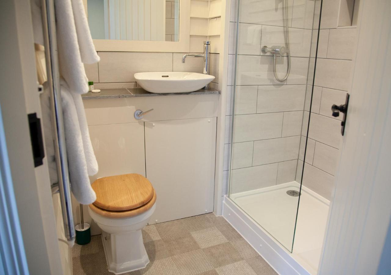 The Kings Arms Hotel Malmesbury Chambre photo